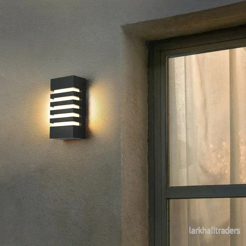 LjusForm – Minimalistisk LED Vägglampa Utomhus IP65 Vattentät 12W Varmvitt Ljus i Aluminium – 12×6,5 cm LjusForm – Minimalistisk LED Vägglampa Utomhus IP65 Vattentät 12W Varmvitt Ljus i Aluminium – 12×6,5 cm