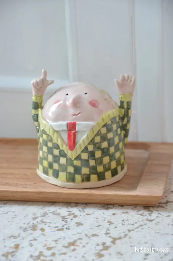 Keramisk figur – Introvert Ivar - Handgjord karaktär - Bild 2