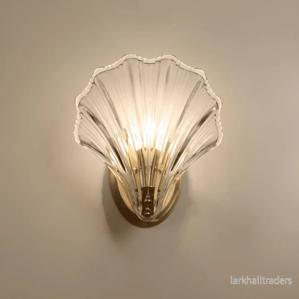 CoastalGleam – Vägglampa i Glas & Mässing med Kustinspirerad Minimalism CoastalGleam – Vägglampa i Glas & Mässing med Kustinspirerad Minimalism