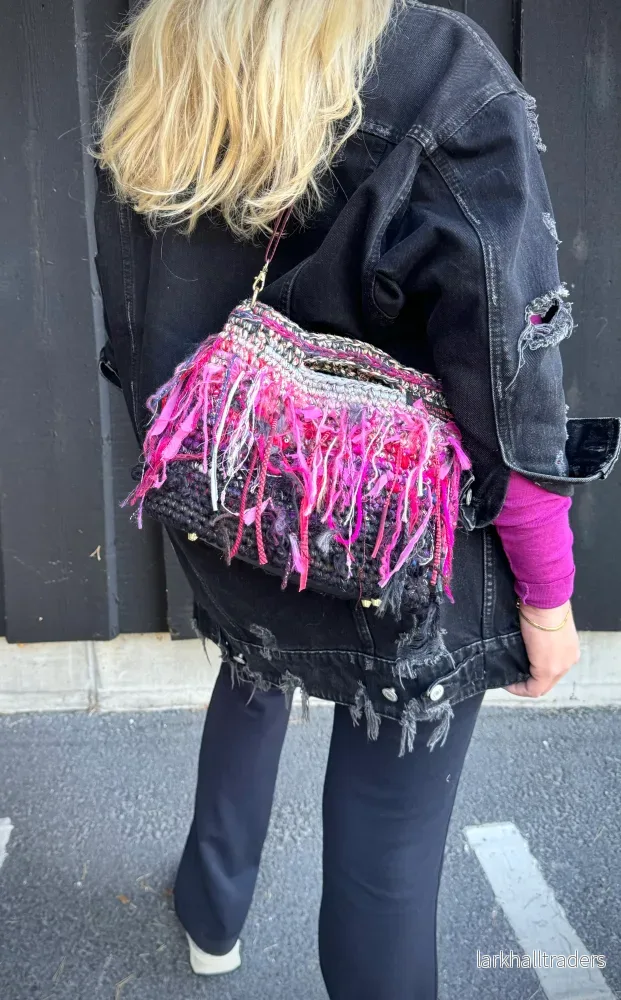 Virkad väska Cerise/svart Virkad väska Cerise/svart