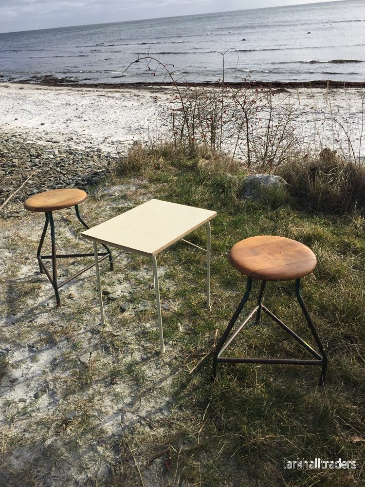 Vackert fällbord med en rolig historia - Bild 3