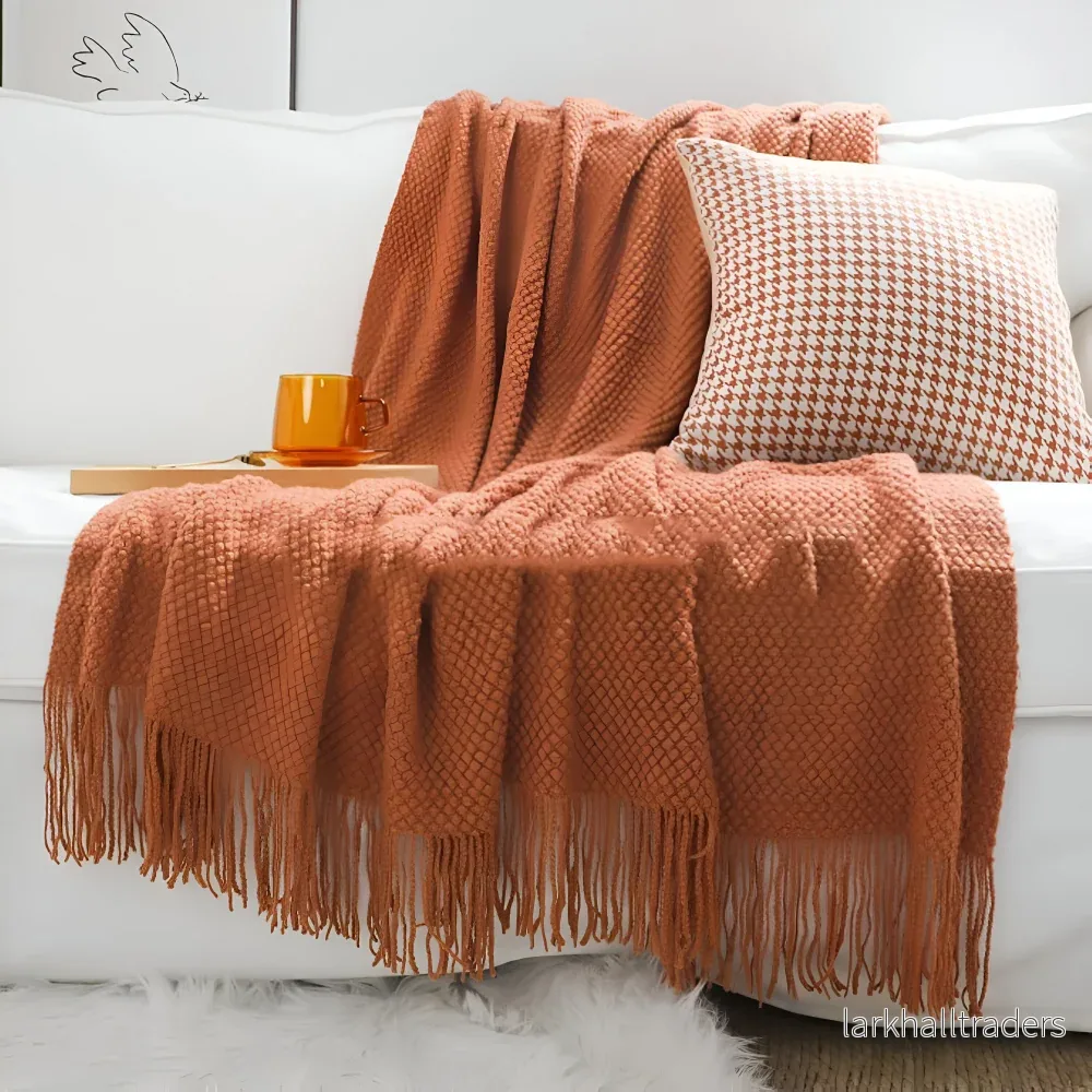 ChunkWeave Cozy – Grovstickad Akrylfilt med Tofsar - Bild 2
