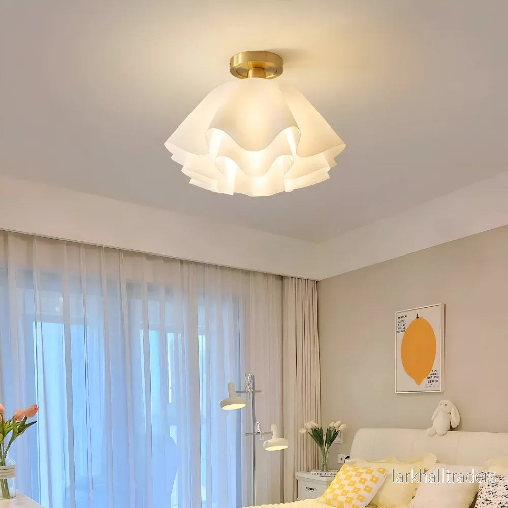 Floravie – Blomformad Vit Taklampa i Akryl med Gyllene Bas Floravie – Blomformad Vit Taklampa i Akryl med Gyllene Bas