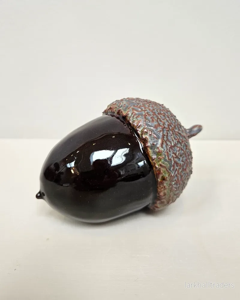 Handgjord Keramik Acorn Nr 2 - brun Skulptur
