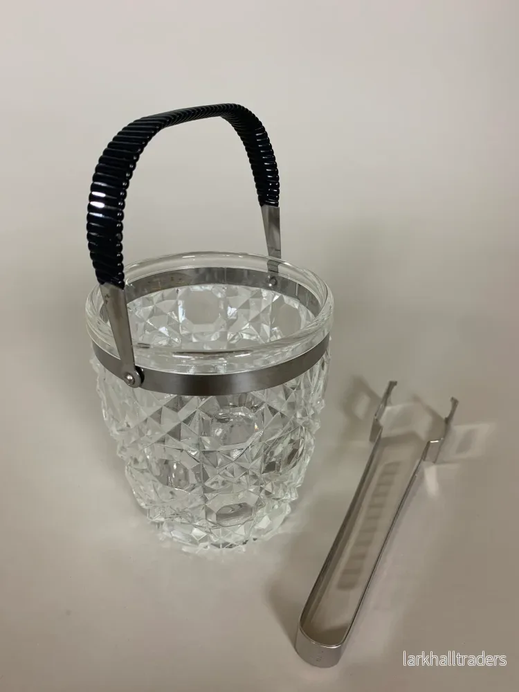Ishink av glas med tång Ishink av glas med tång