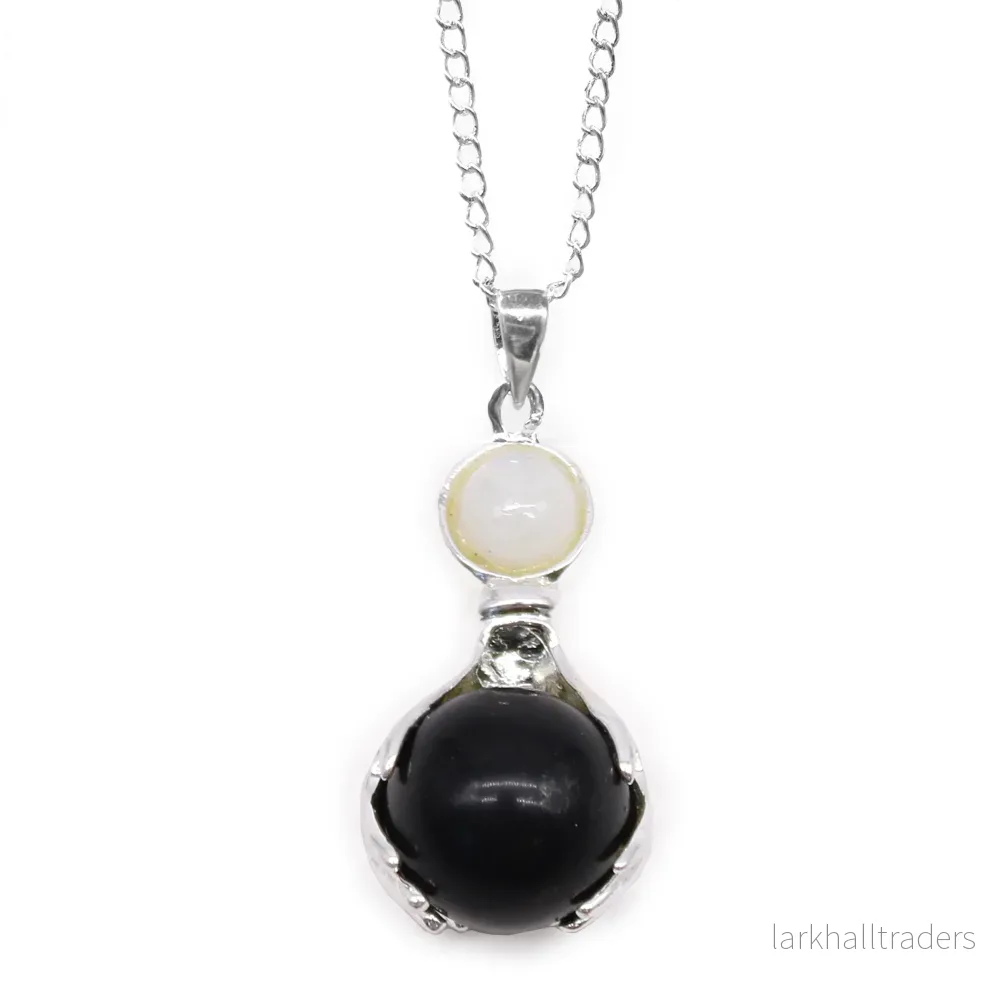 Halsband med svart agat – handformat hänge