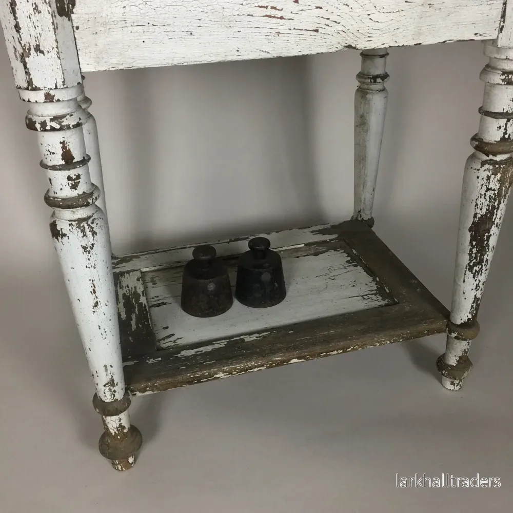 Litet bord med mycket patina - Bild 2