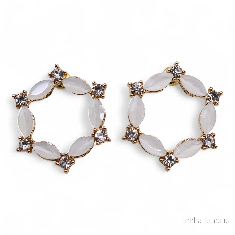 Loopörhängen i pärltonat glas – vintageinspirerad design
