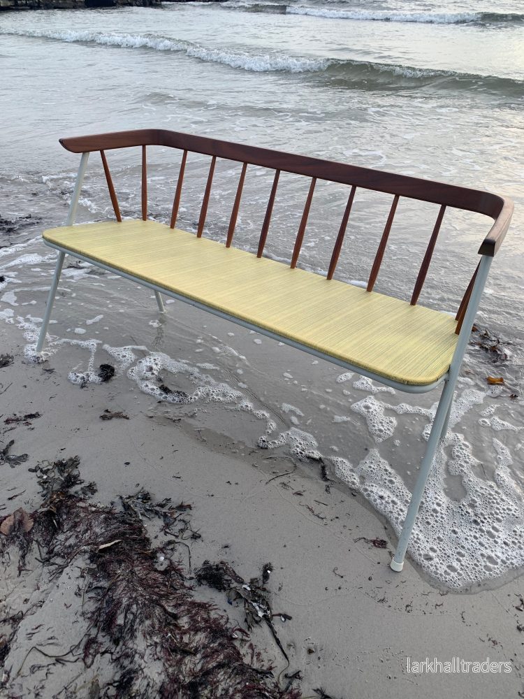 Bänk med fina trädetaljer - Bild 3