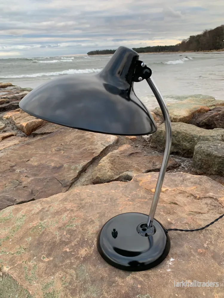 Kaiser Idell 6786 – Svart