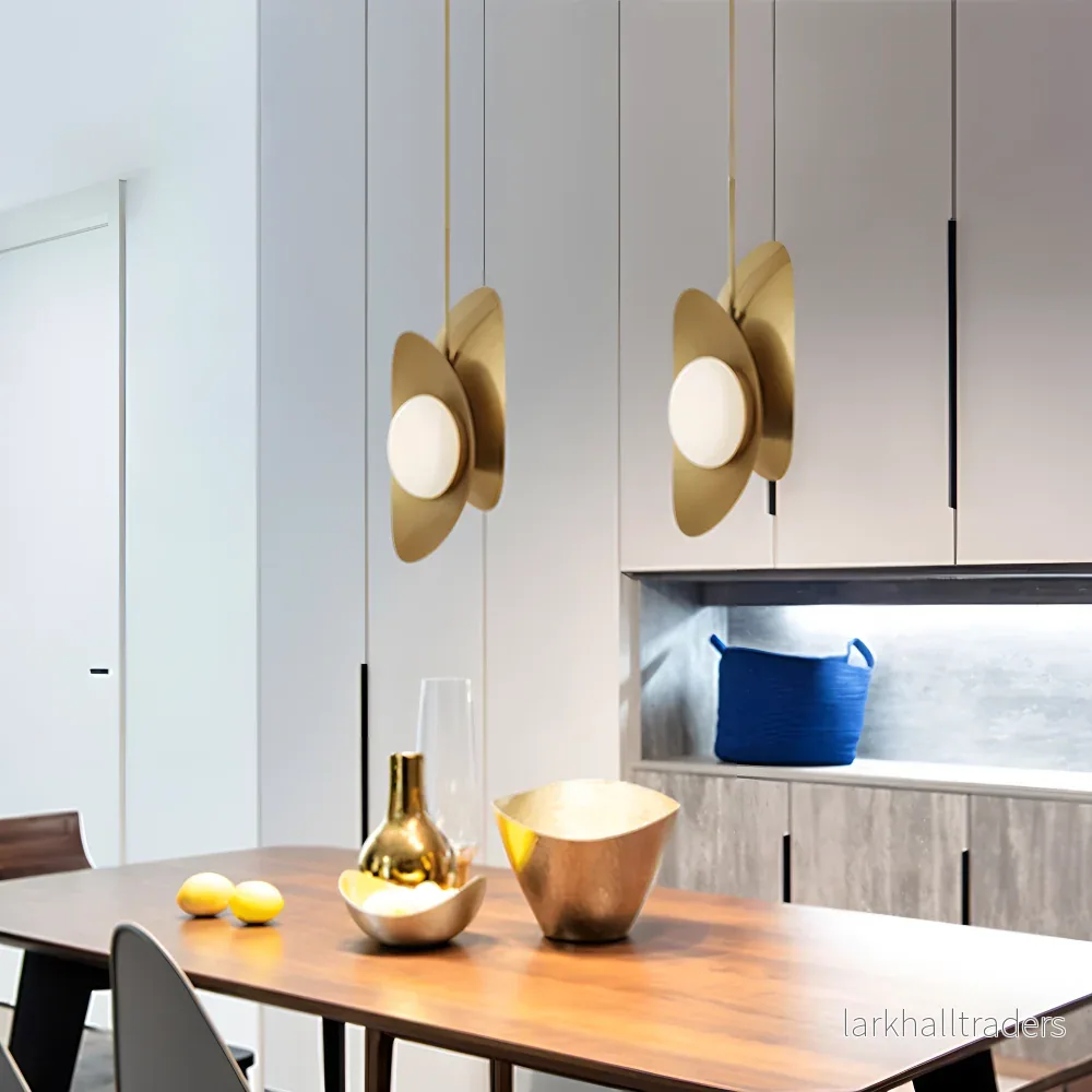 AureaShell – Lyxig Pärlglas Pendellampa med Guldfinish - Bild 3