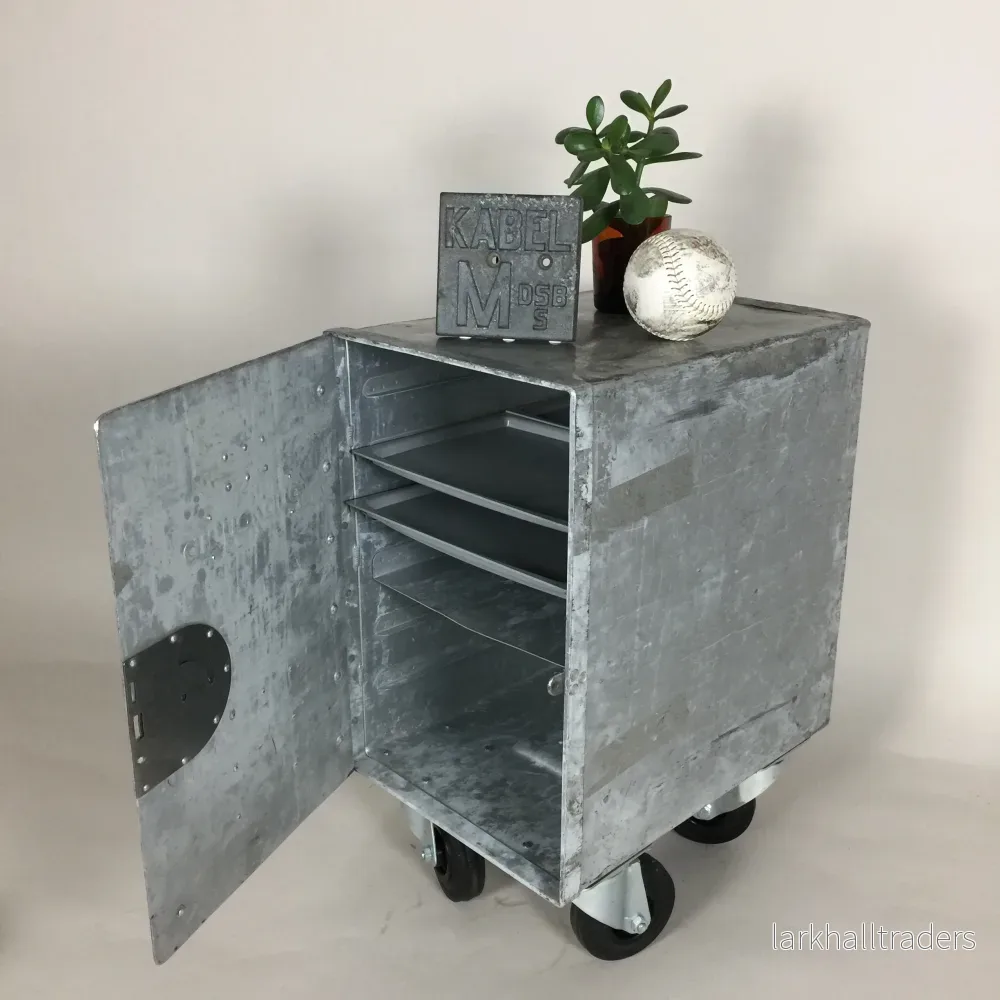 Flughyttskåp med hjul - Bild 2