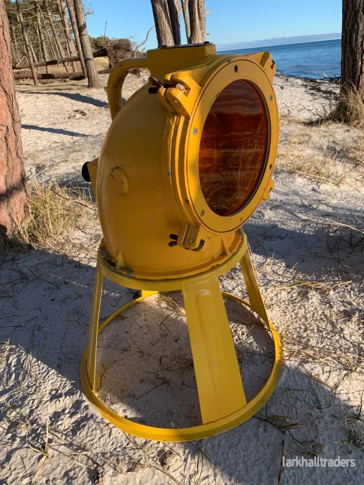 Industriell lampa från flygplatsen