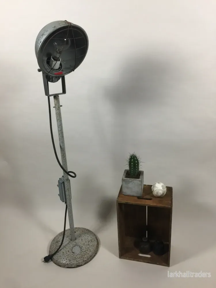 Industriell och rå golvlampa - Bild 3
