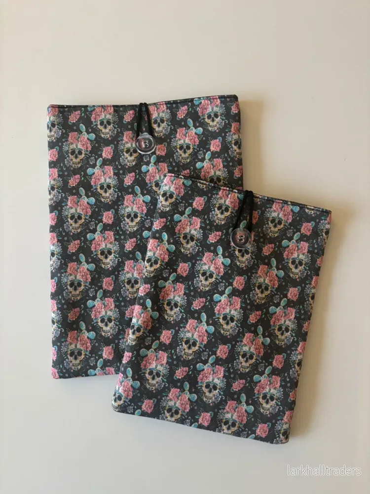 Book Sleeve Grey Skull Large - Bild 2