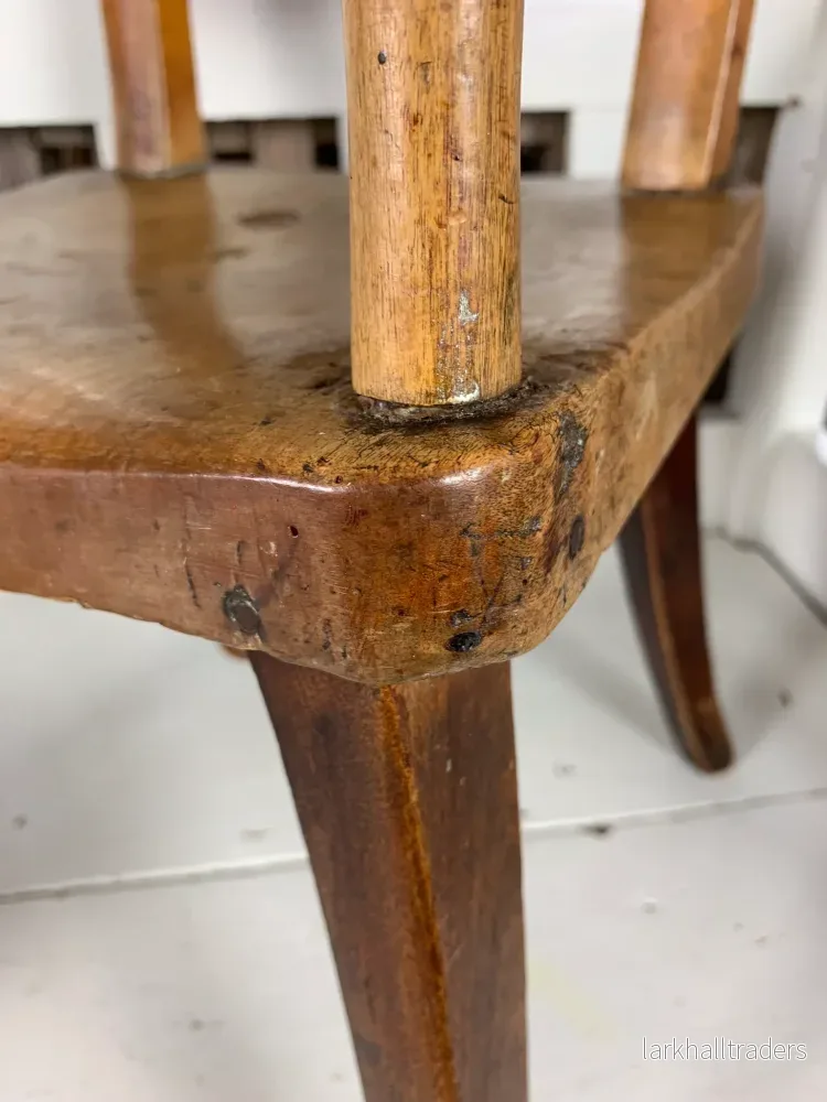 Mycket gammal barnstol med vacker patina - Bild 2