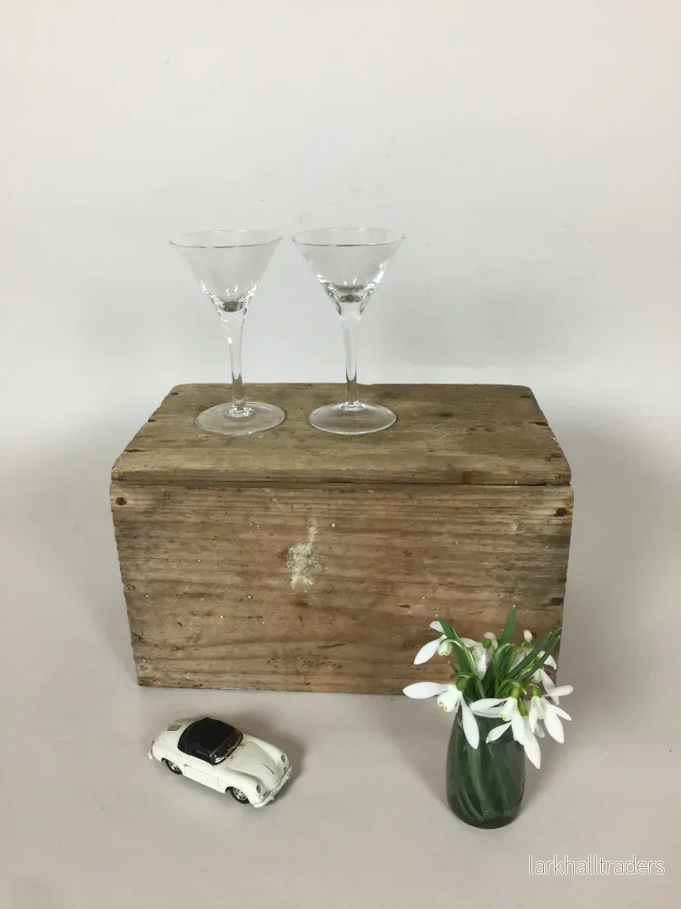 Två vackra gamla glas Två vackra gamla glas