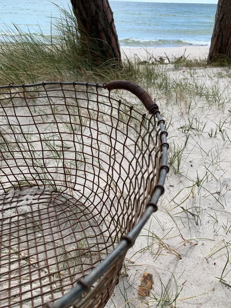 Stor charmig trådkorg med mycket patina - Bild 3