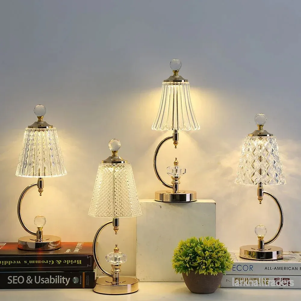 AuroraLuxe – Vintage bordslampa i guld med kristallskärm och trådlös funktion - Bild 2