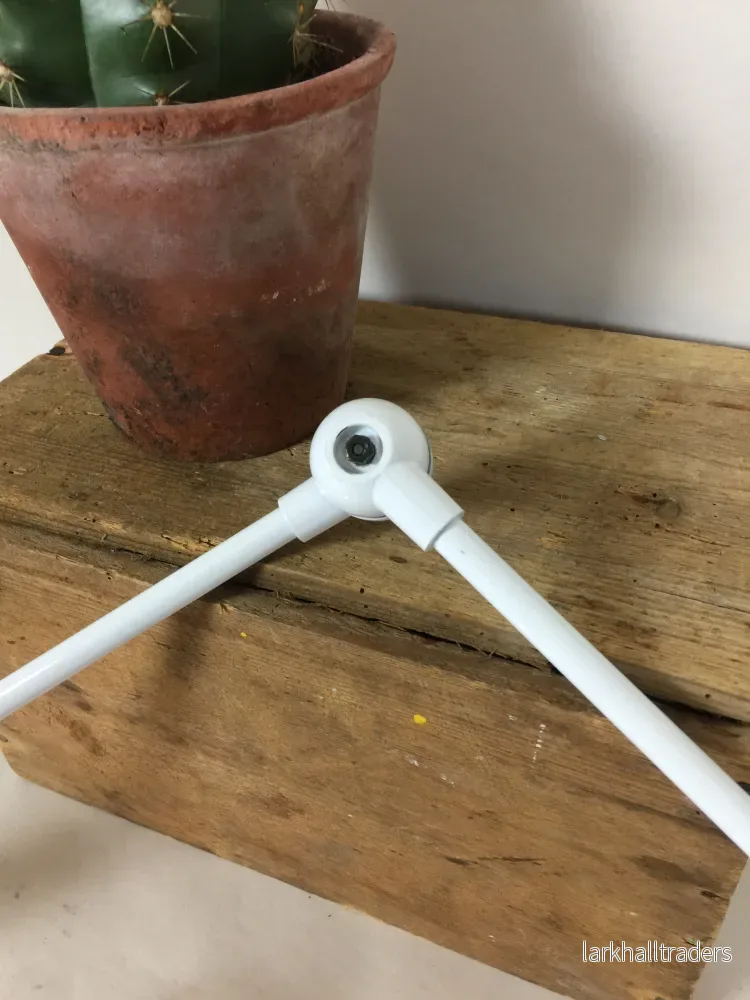 Fin liten Jieldé lampa i vitt med strömbrytare - Bild 3