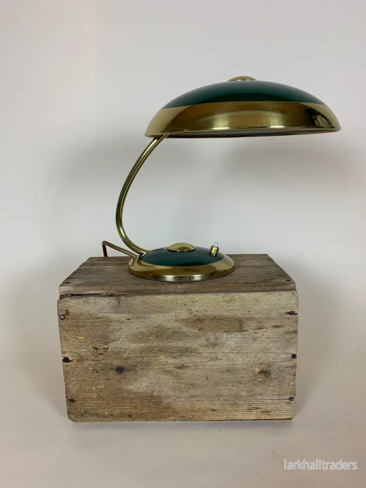 Helo bordslampa – Grön och mässing Helo bordslampa – Grön och mässing