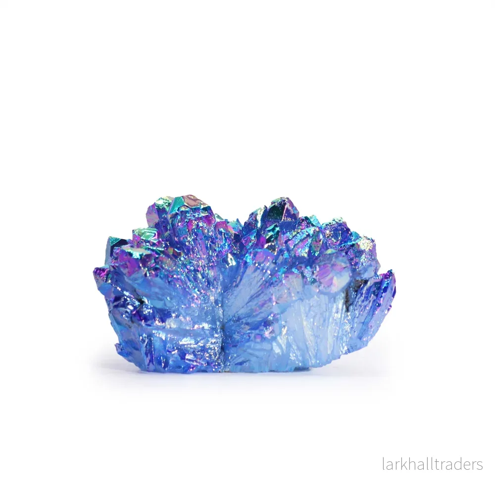 Blått titanbehandlat kvartskluster – 7–10 cm Blått titanbehandlat kvartskluster – 7–10 cm