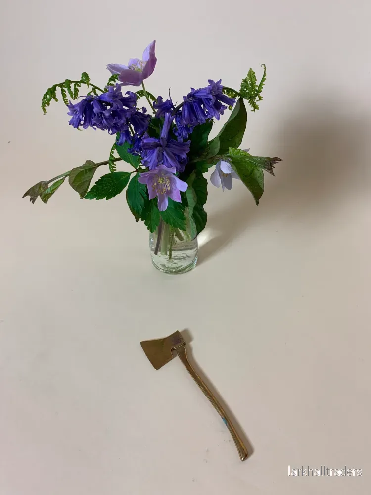 Liten mässingsyxa - Bild 2