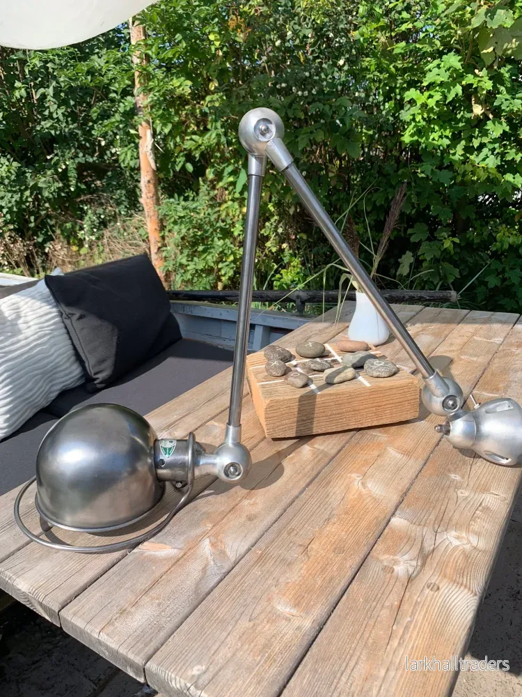 Jieldé vägglampa med två armar och strömbrytare Jieldé vägglampa med två armar och strömbrytare