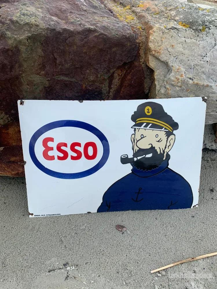Emaljskylt med Kapten Haddock och Esso Emaljskylt med Kapten Haddock och Esso