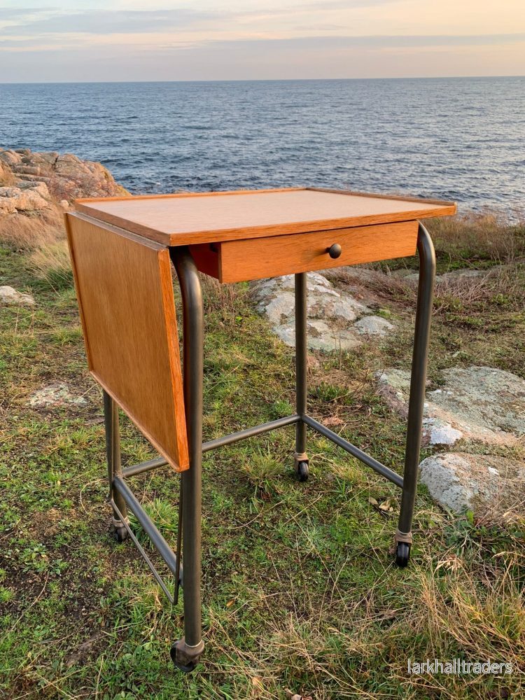 Vackert rullbord med låda