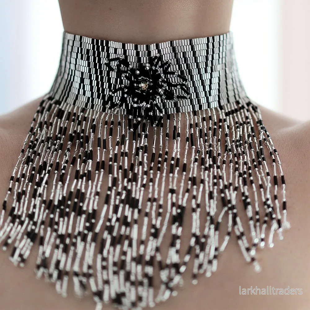 Skulpturalt Buglepärlhalsband