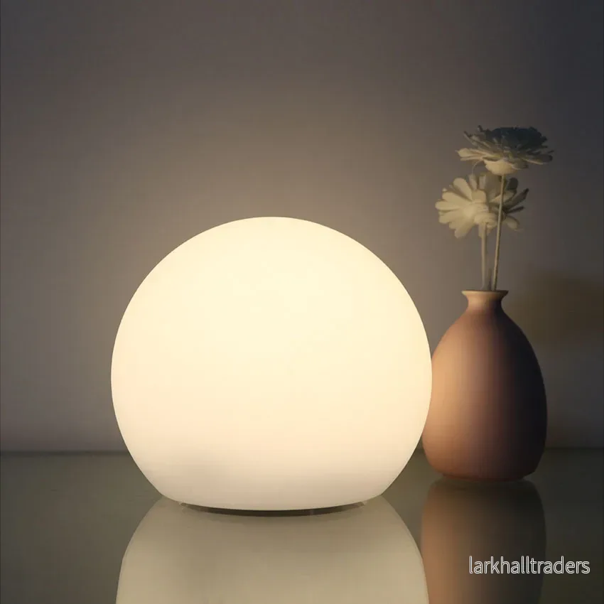 Luni – Klotformad LED Bordslampa med 16 Färger & Uppladdningsbar Design