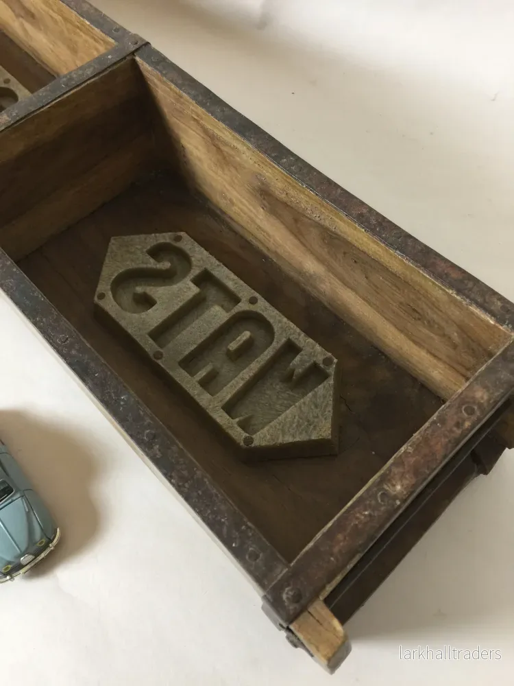 Dubbel tegelform med stämplar i botten - Bild 3