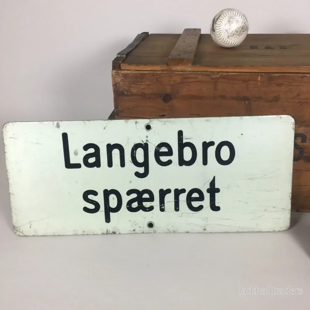 Skyltar från en bro i Köpenhamn Skyltar från en bro i Köpenhamn