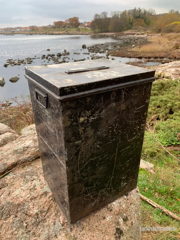 Valurnor med mycket patina och historia Valurnor med mycket patina och historia
