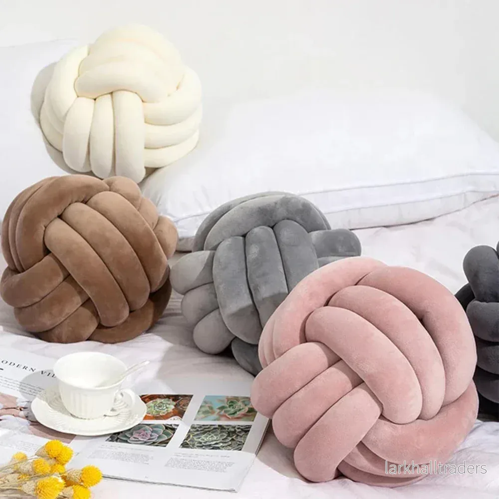 Handknuten Rund Sammetkudde – Mjuk & Modern Plyschkudde för Inredning Handknuten Rund Sammetkudde – Mjuk & Modern Plyschkudde för Inredning
