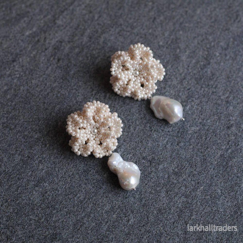 “Timeless Pearl Grace” Handgjorda Pärl- och Pärlörhängen