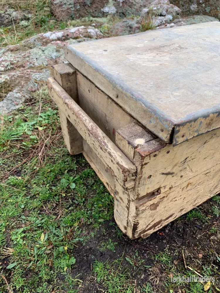 Verktygslåda med metalllock och roliga detaljer - Bild 2
