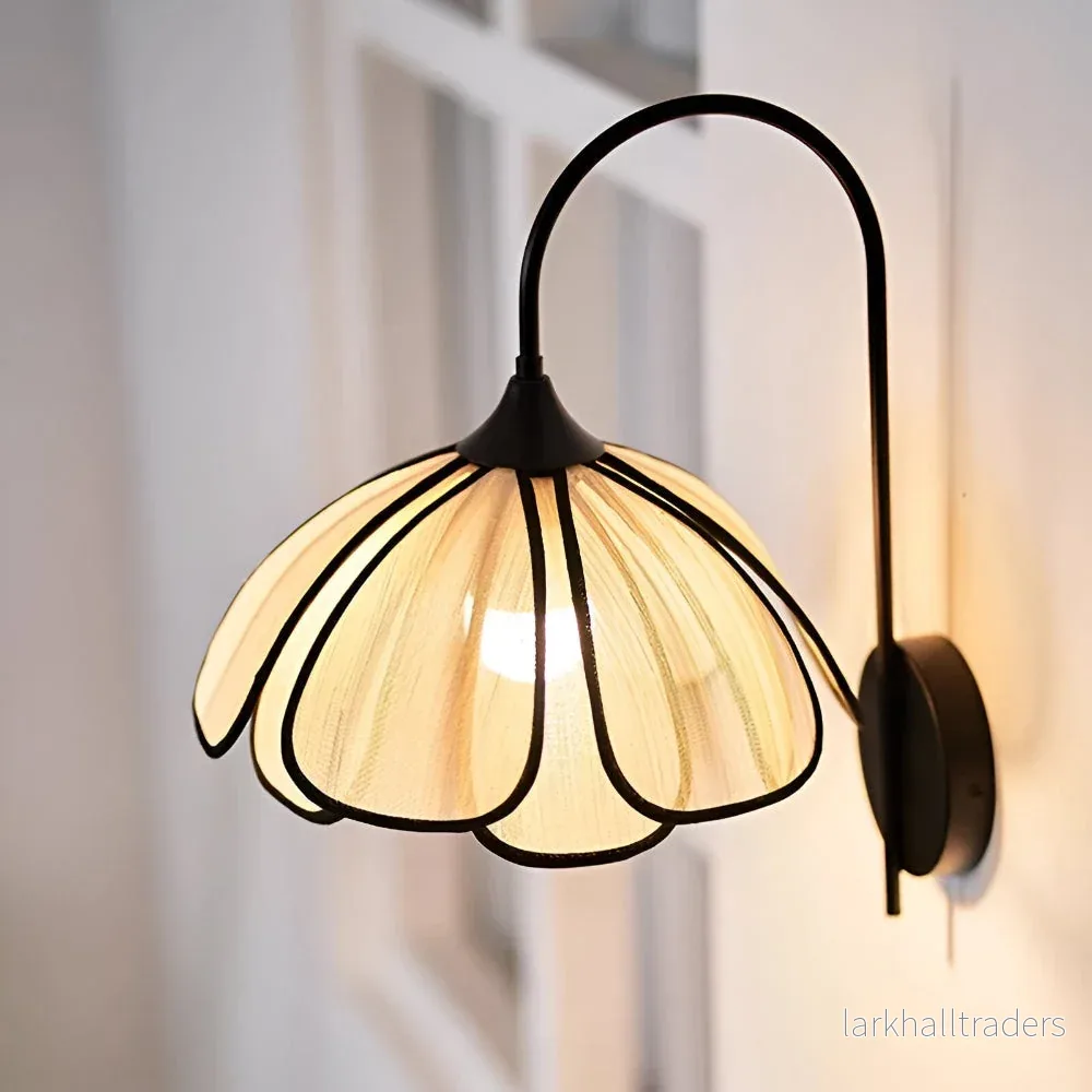 NaturaBloom – Vägglampa i Svart och Rotting med Blomformad Wabi-Sabi Design NaturaBloom – Vägglampa i Svart och Rotting med Blomformad Wabi-Sabi Design