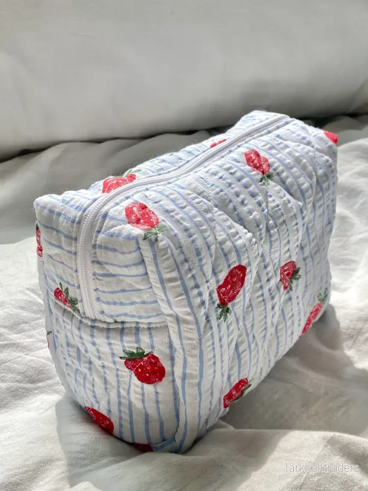 Klassisk Necessär - Strawberry fields forever - Bild 3