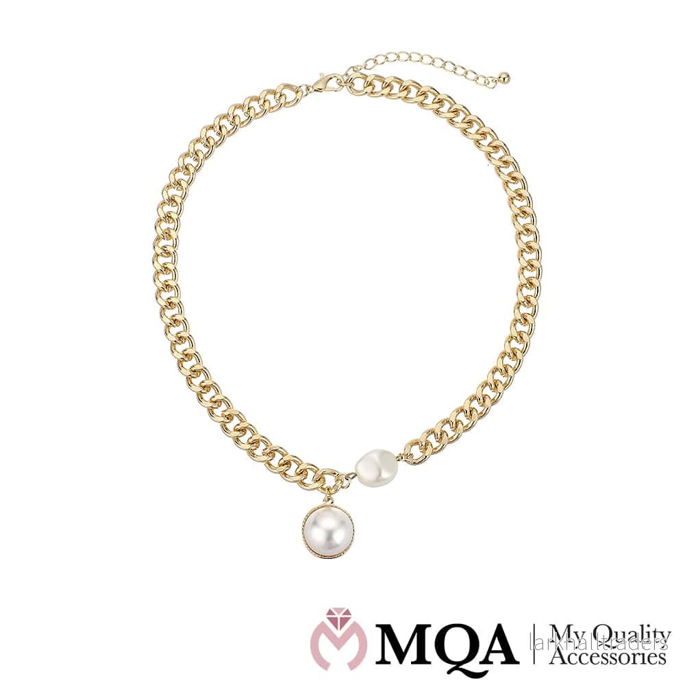 Halsband guldfärgat, liten sten, hänge med halv pärla, justerbar Halsband guldfärgat, liten sten, hänge med halv pärla, justerbar