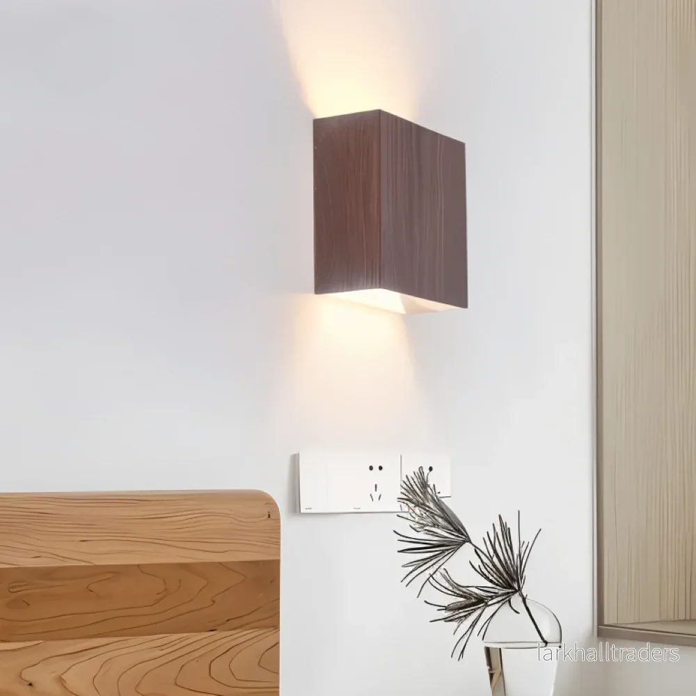 Boxy – Rektangulär Vägglampa i Trä med Up & Down LED-belysning för Sovrum Boxy – Rektangulär Vägglampa i Trä med Up & Down LED-belysning för Sovrum