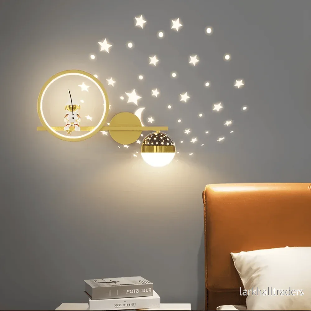 CosmoDream – Astronaut Vägglampa med Stjärnprojektor för Barn - Bild 3