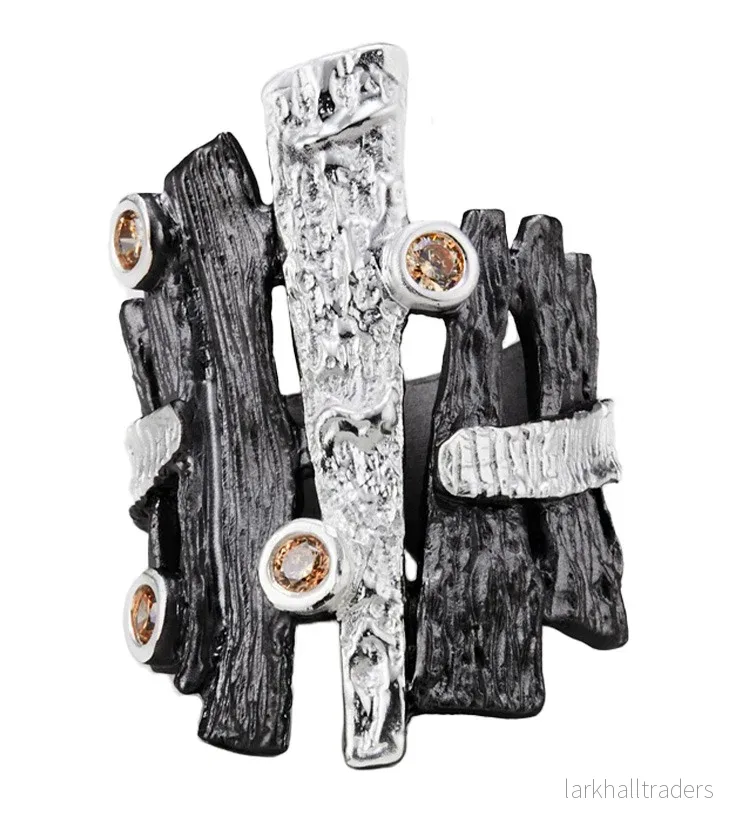 Nature’s Noir Svart Murmuring Bark Ring