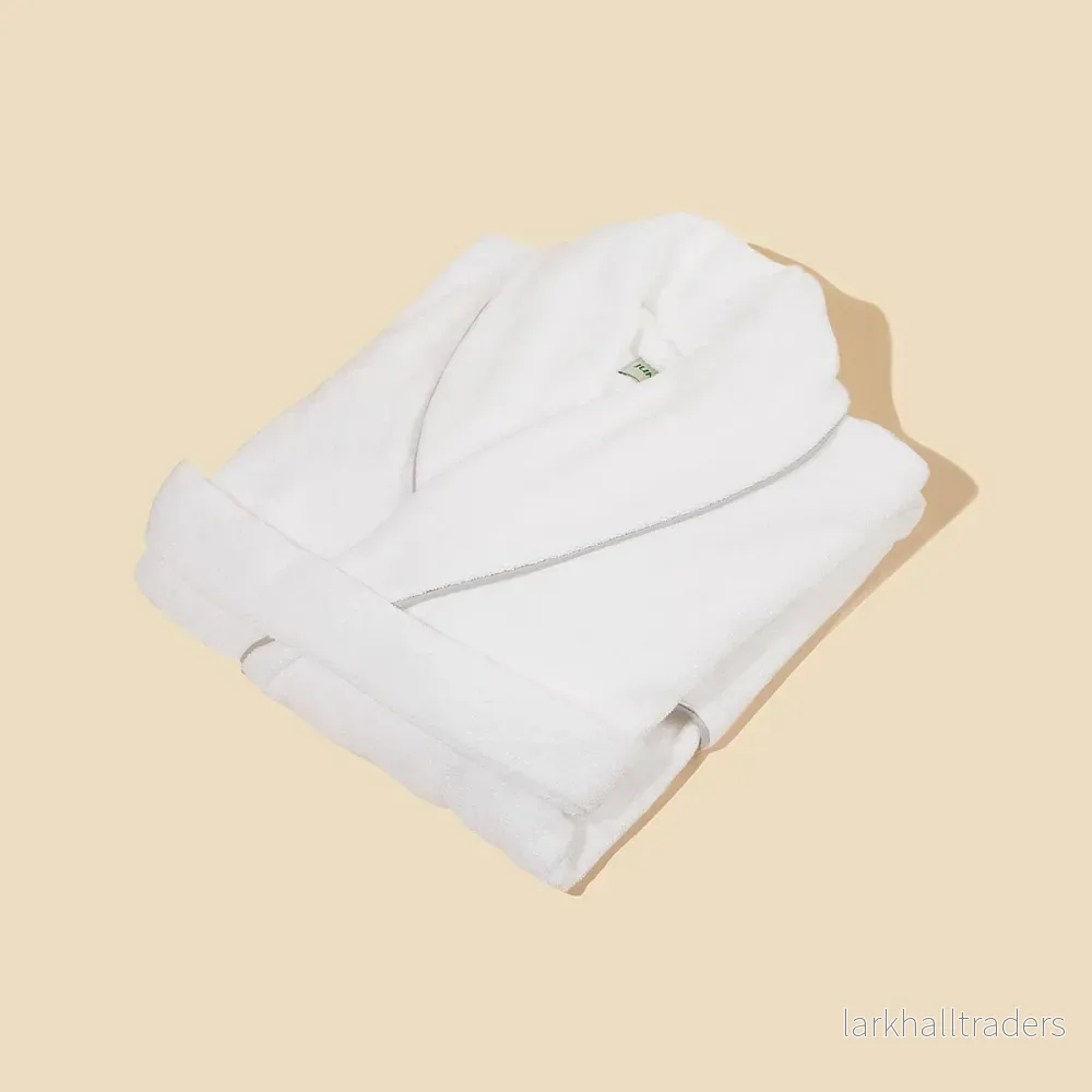 The Hôtel Bathrobe från Juniper The Hôtel Bathrobe från Juniper