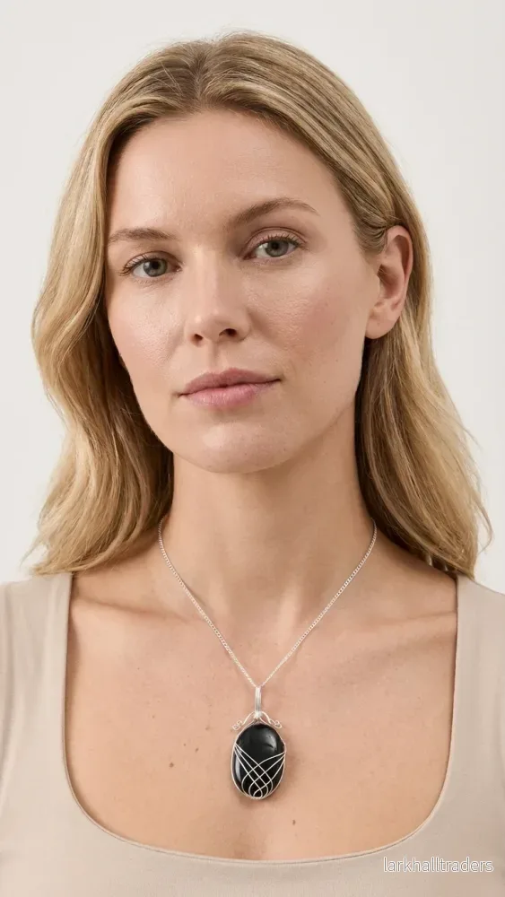 Halsband med svart onyx – swirltråd - Bild 2