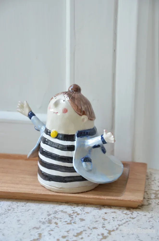 Keramisk figurin – Nerdy Nora - Handgjord karaktär - Bild 2