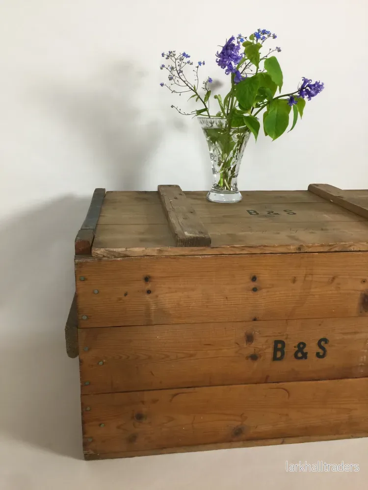 Stor vacker trälåda med lock - Bild 3