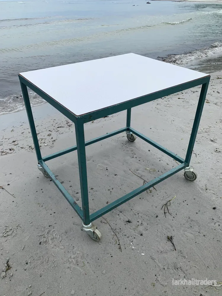 Industriellt bord med hjul Industriellt bord med hjul