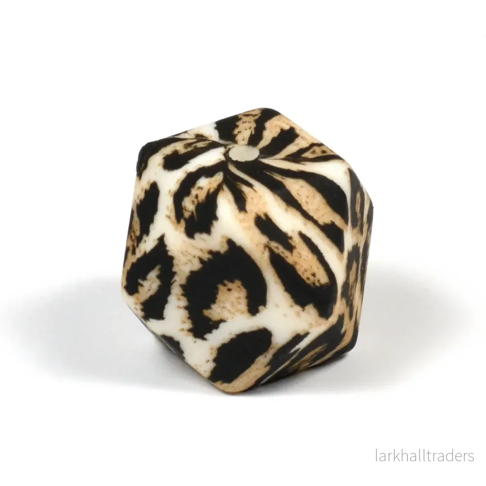 Kantig silikonpärla, leopard päls, 18mm Kantig silikonpärla, leopard päls, 18mm